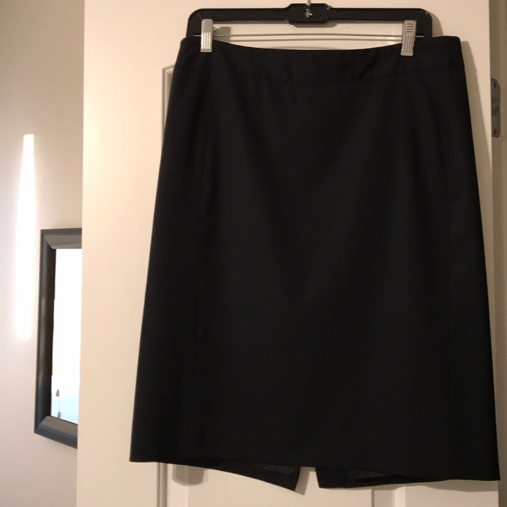 Banana Republic Seasonless Black skirt